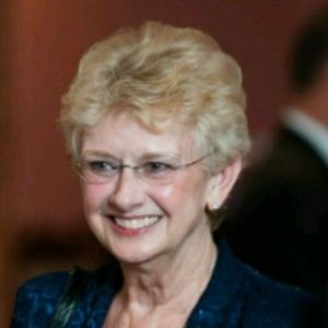 Meet your Posher, Lois